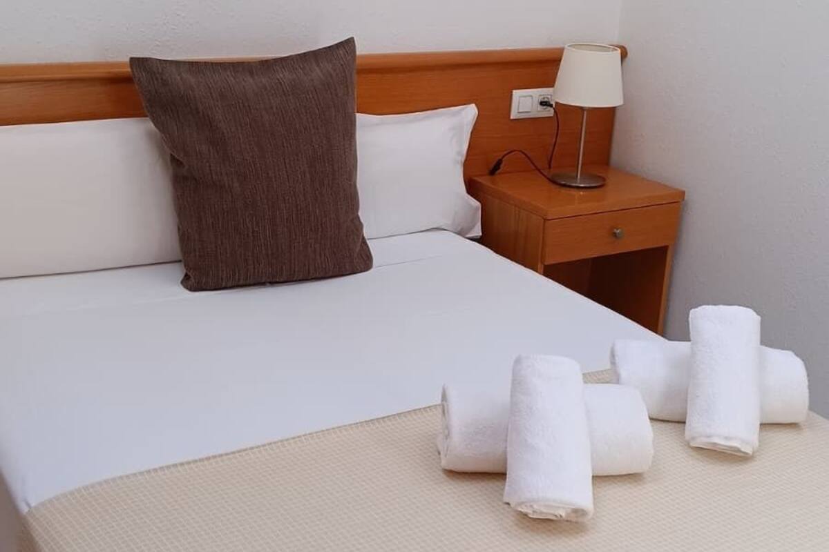 Habitación básica, 1 habitación | Wifi gratis y ropa de cama