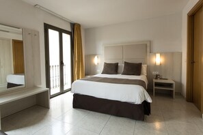 Superior Double Room | Free WiFi, bed sheets - Hotel Alta Garrotxa (Tortella)