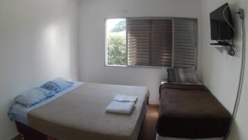 Quarto triplo básico | Wi-Fi de cortesia, roupa de cama