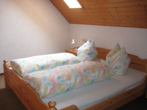 1 bedroom, bed sheets