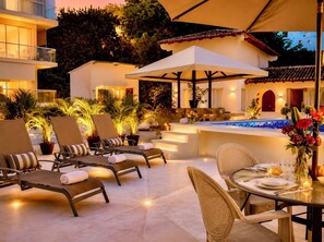 Outdoor dining - Dreamy Beach Retreat Studio in Romantic Zone (Amapas)