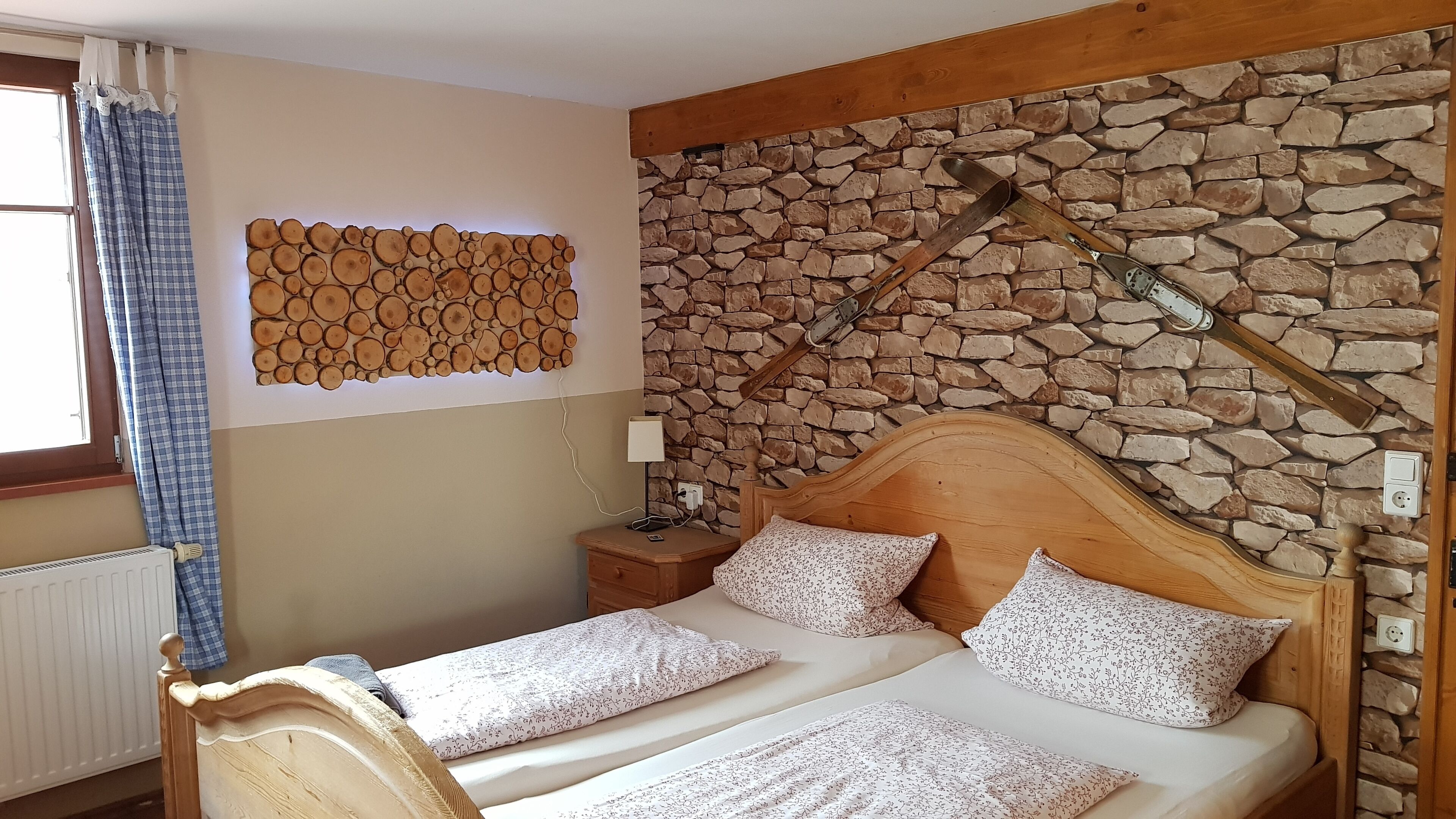 Dreibettzimmer, mit Bad (Zimmer Nr. 3&5)