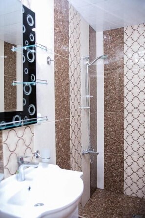 Economy Double or Twin Room | Bathroom | Shower, free toiletries, hair dryer, bathrobes - Red Hotel Yerevan (Yerevan)