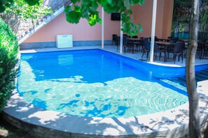 Seasonal outdoor pool - Red Hotel Yerevan (Yerevan)