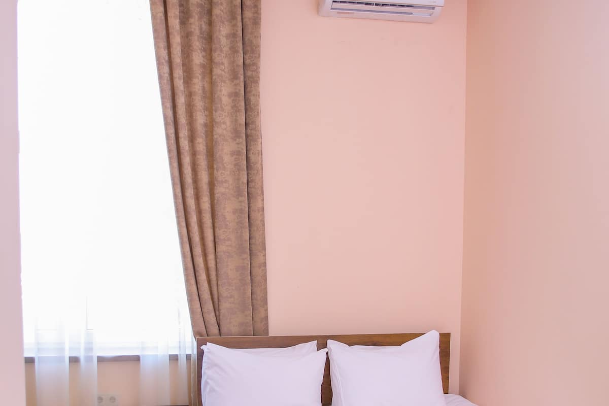 Quarto casal ou duplo (Budget) | Frigobar, cortinas blackout, quartos à prova de som