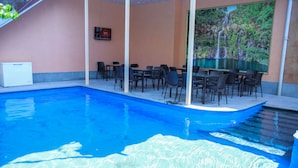Outdoor pool - Red Hotel Yerevan (Yerevan)