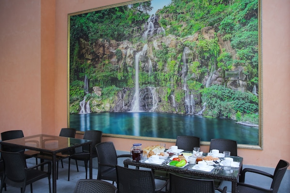 Daily cooked-to-order breakfast (AMD 2000 per person)