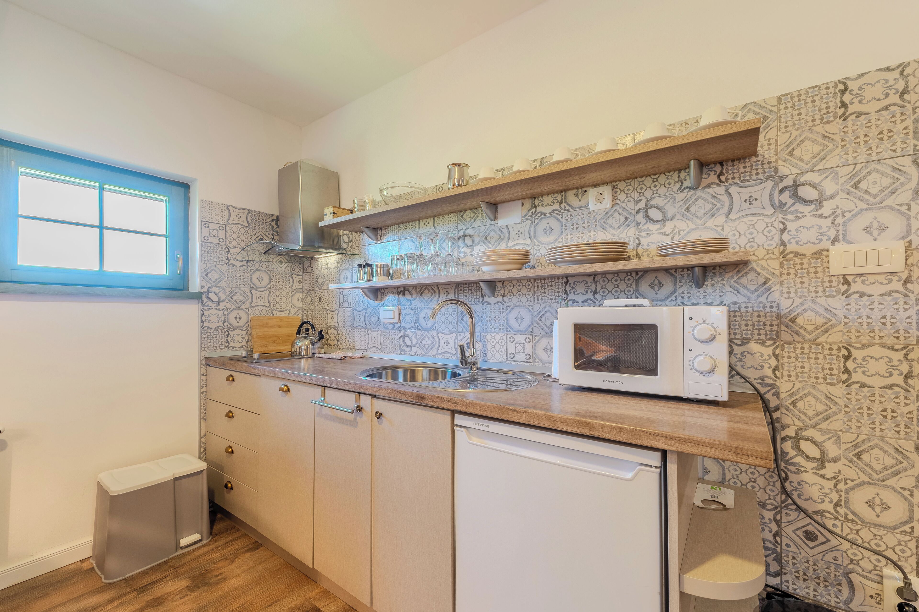 apartment roses | private kitchen