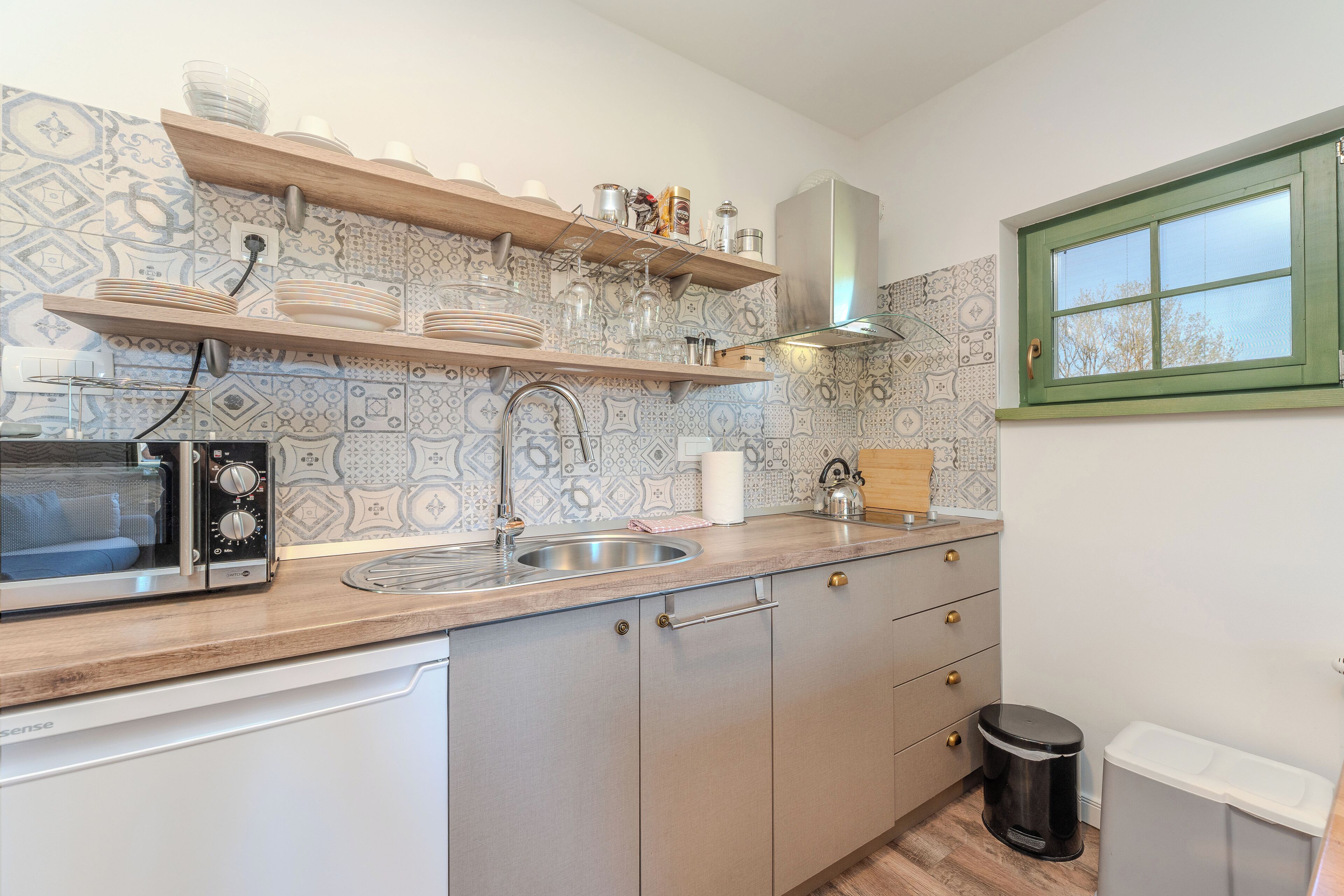 apartment birds | private kitchen