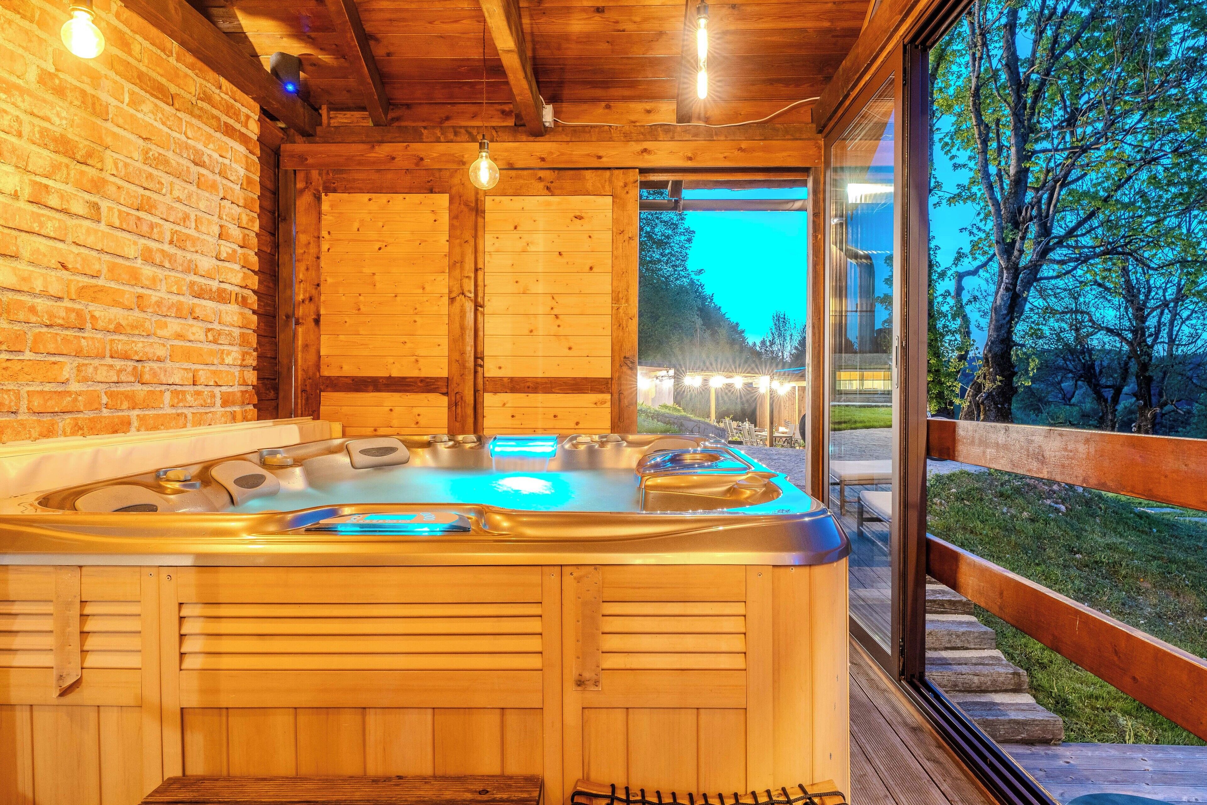 outdoor spa tub
