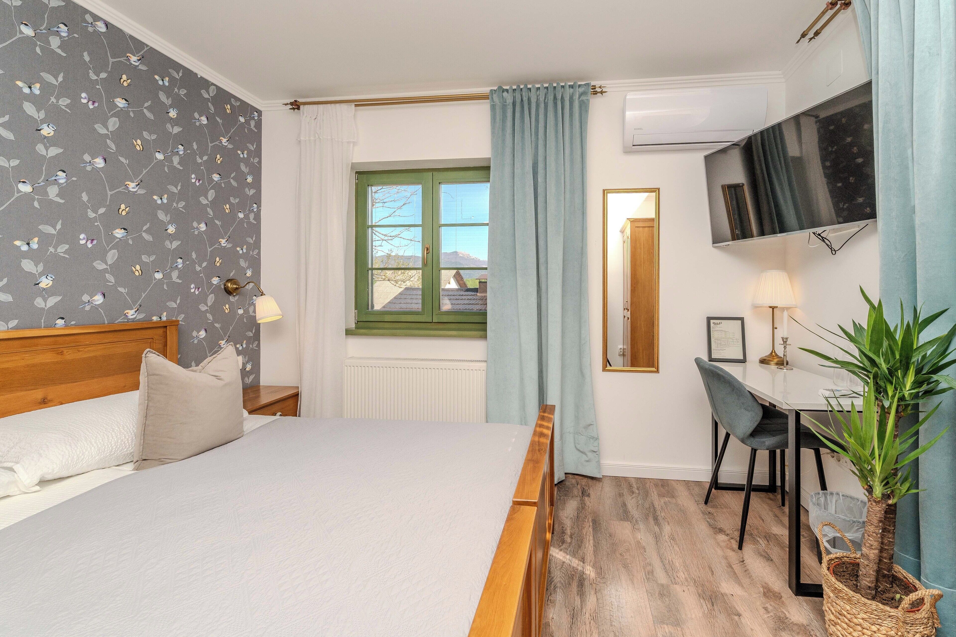 comfort room birds | 1 bedroom, premium bedding, in-room safe, individually decorated