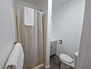 Classic Single Room | Bathroom | Shower, towels - Ocean View Westerly (Westerly)