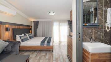 Grand Room | Egyptian cotton sheets, premium bedding, down comforters, in-room safe