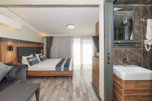 Grand Room | Egyptian cotton sheets, premium bedding, down comforters, in-room safe - La Serena Hotel (Istanbul)