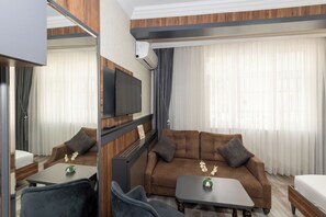 Deluxe Room | Egyptian cotton sheets, premium bedding, down duvets, in-room safe - La Serena Hotel (Istanbul)