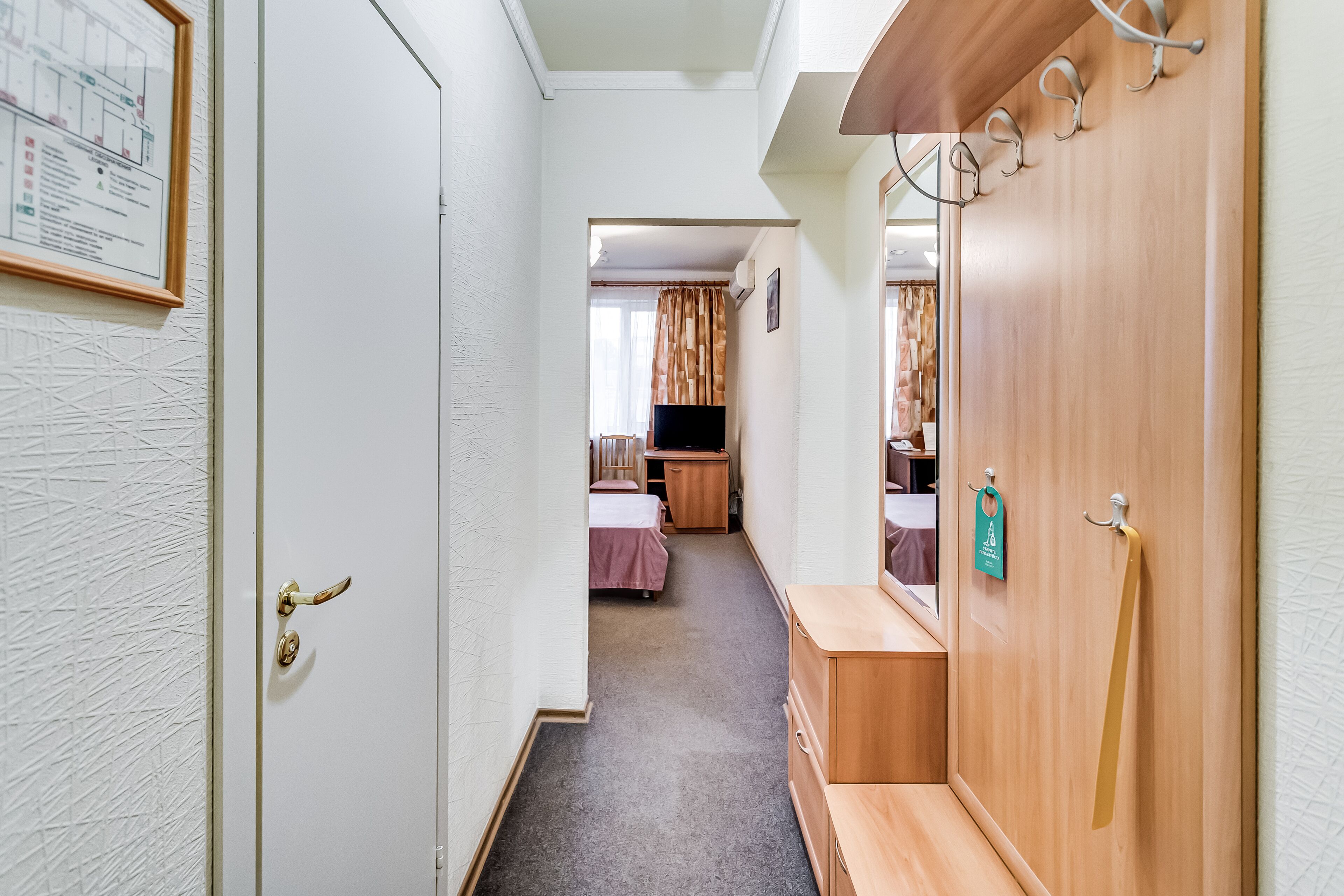 Peralatan tempat tidur premium, peti besi dalam bilik 