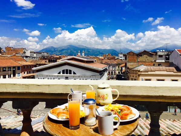 Full breakfast on weekdays (USD 3.5 per person) - El Cafecito Hostel Cuenca (Cuenca)