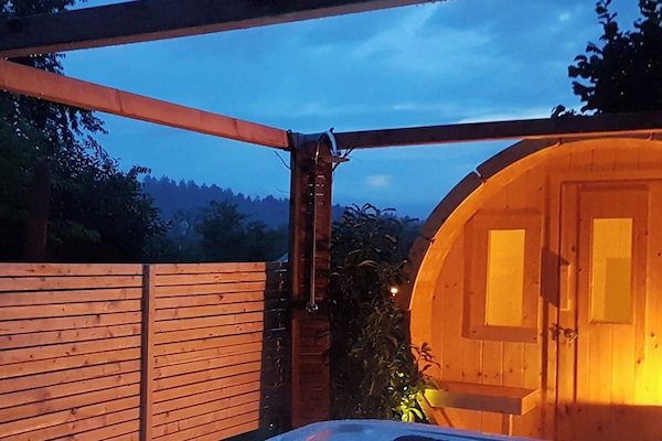Unser kleine SPA-Bereich der Hütte40 in der Dämmerung.