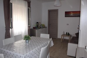 Tägliches inbegriffenes Frühstück zur Selbstbedienung