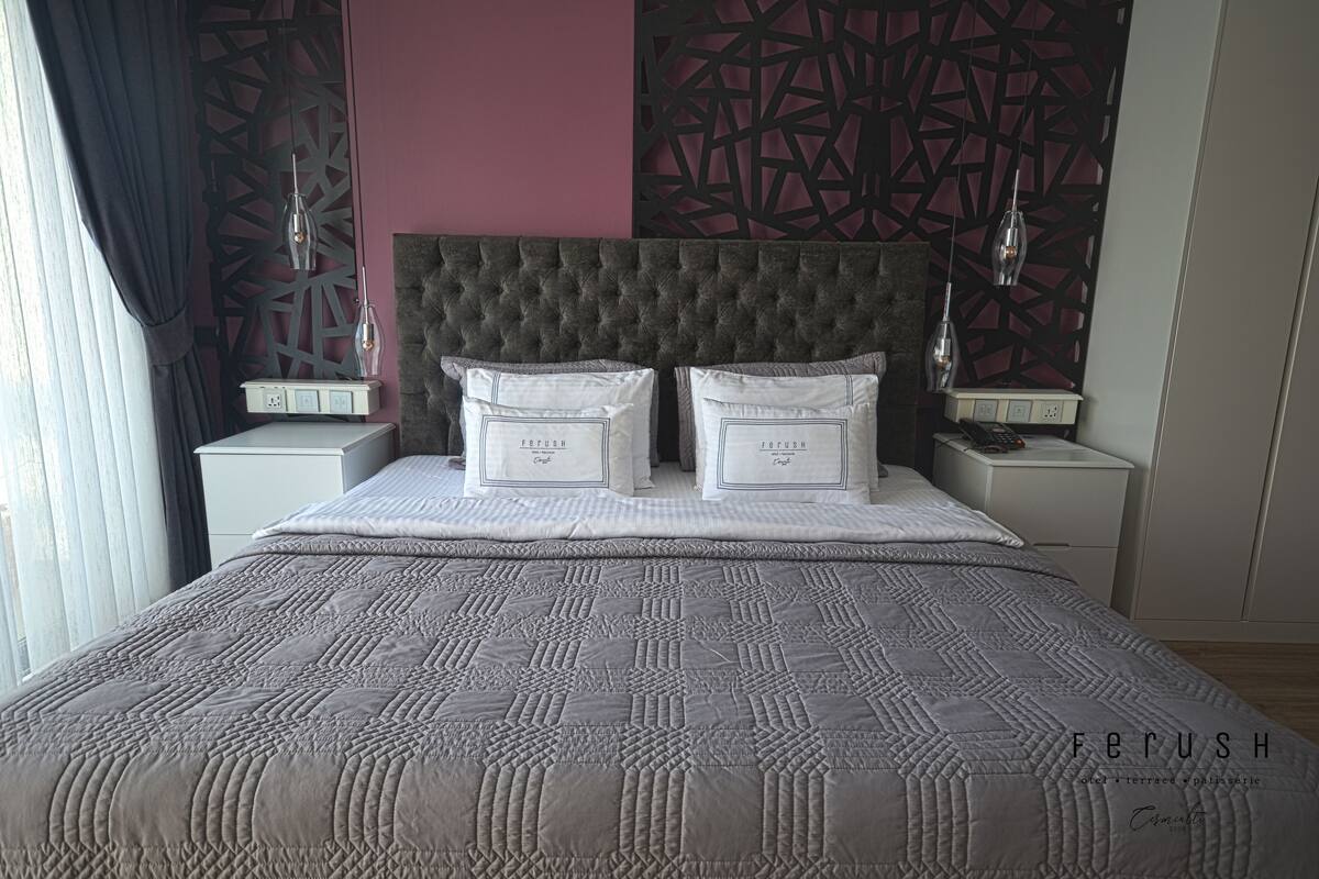Egyptian cotton sheets, premium bedding, minibar, in-room safe