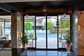 숙박 시설 입구
