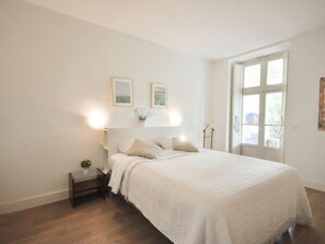 1 slaapkamer, een strijkplank/strijkijzer, wifi