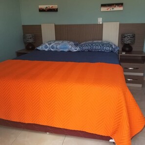 双人房 | 迷你吧、办公桌、免费 WiFi、床单