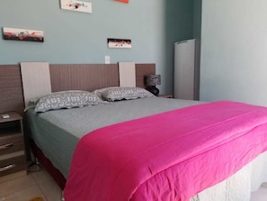 Minibar, escritorio, wifi gratis y ropa de cama 