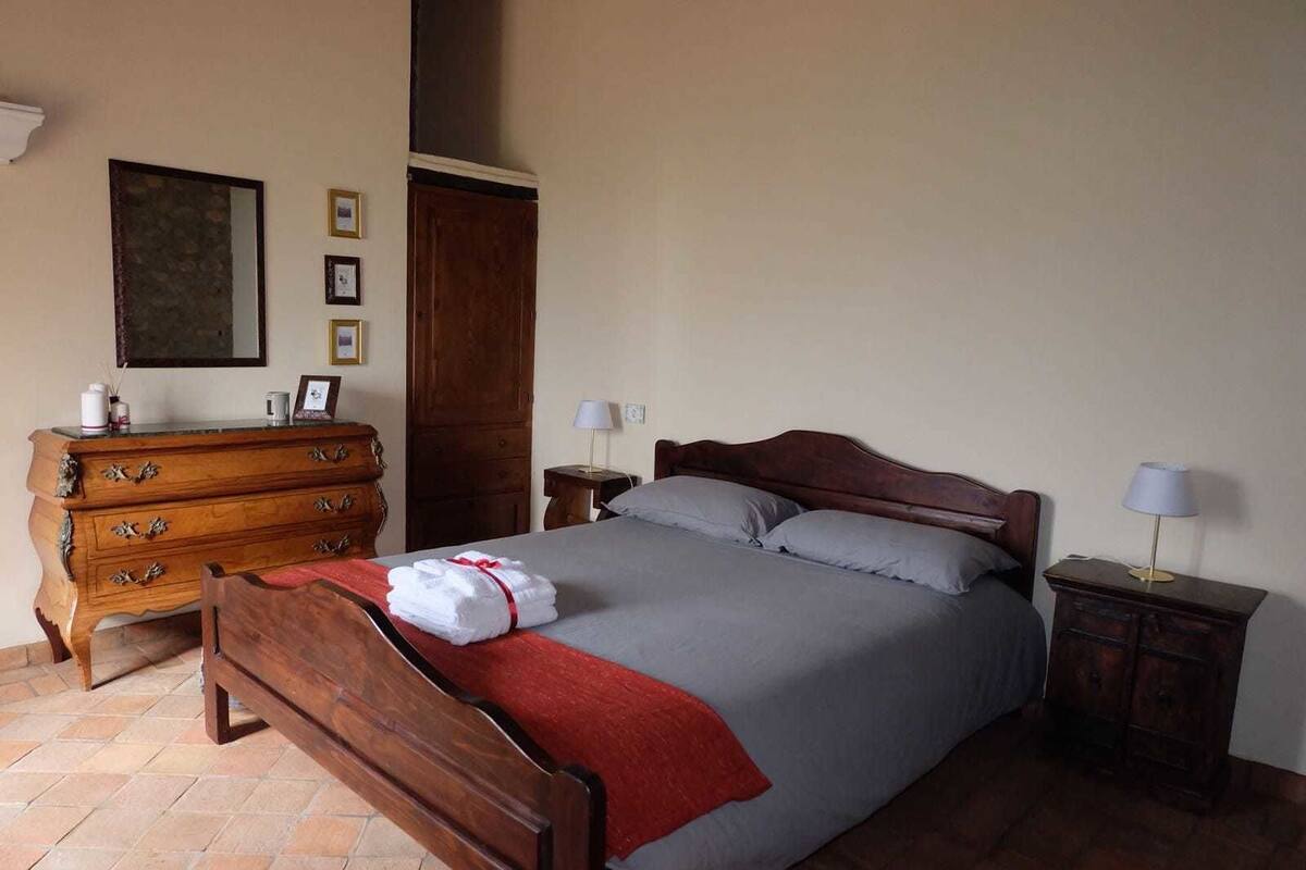Double Room (Zafferano) | Individually decorated, individually furnished, bed sheets