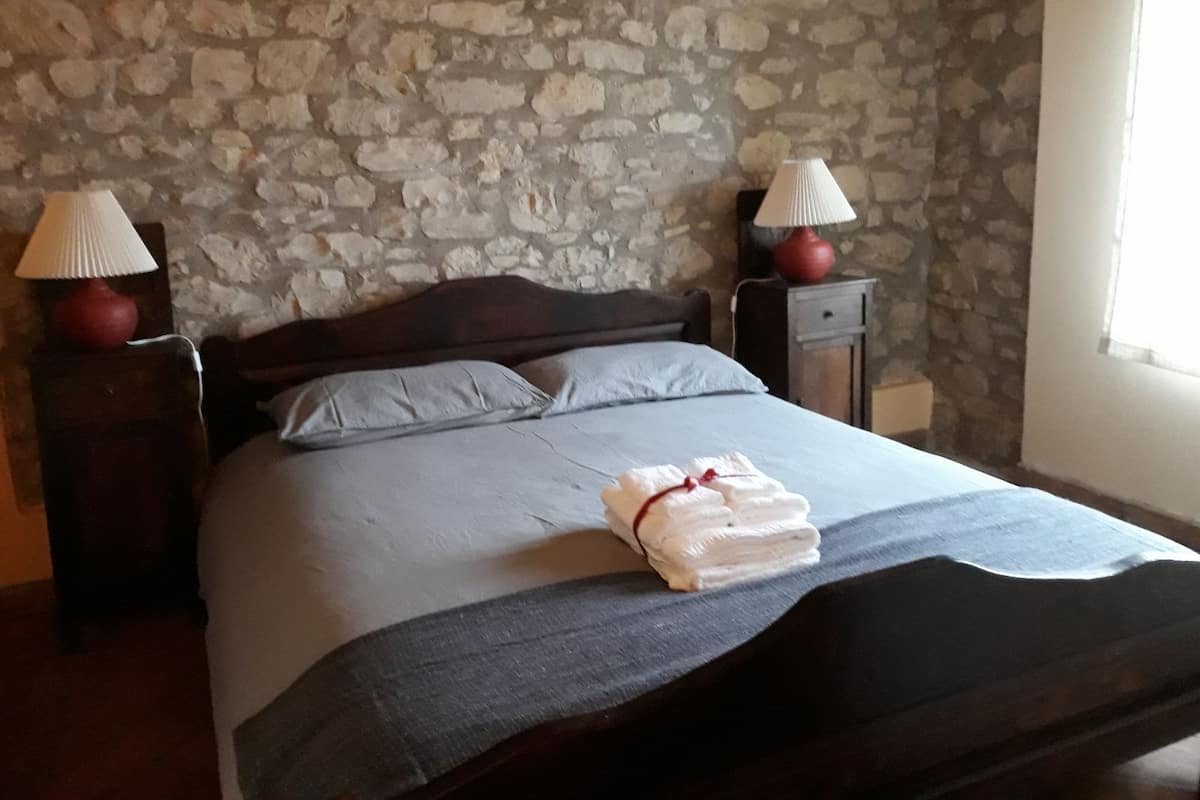 Family Room | Individually decorated, individually furnished, bed sheets