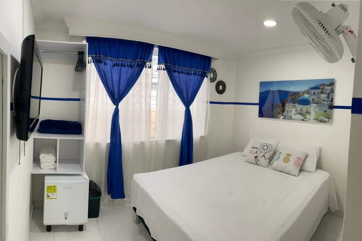 Hypo-allergenic bedding, free WiFi, bed sheets