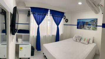 Hypo-allergenic bedding, free WiFi, bed sheets