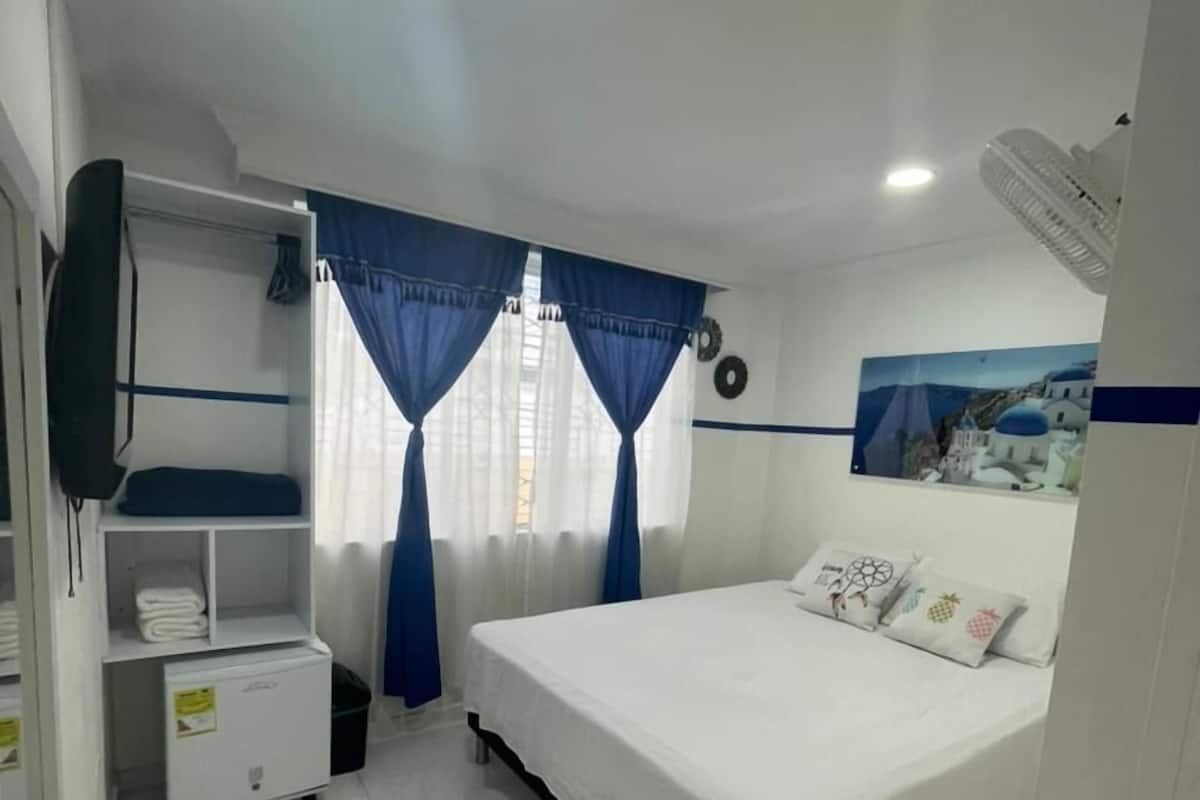 Deluxe Room | Hypo-allergenic bedding, free WiFi, bed sheets