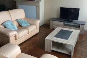 TV, stereo - Louvre Apartment (Desvres)
