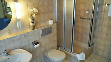 Ducha, toallas, jabón y champú
