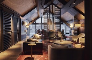 7 restaurants, breakfast, lunch, dinner served; Japanese cuisine 