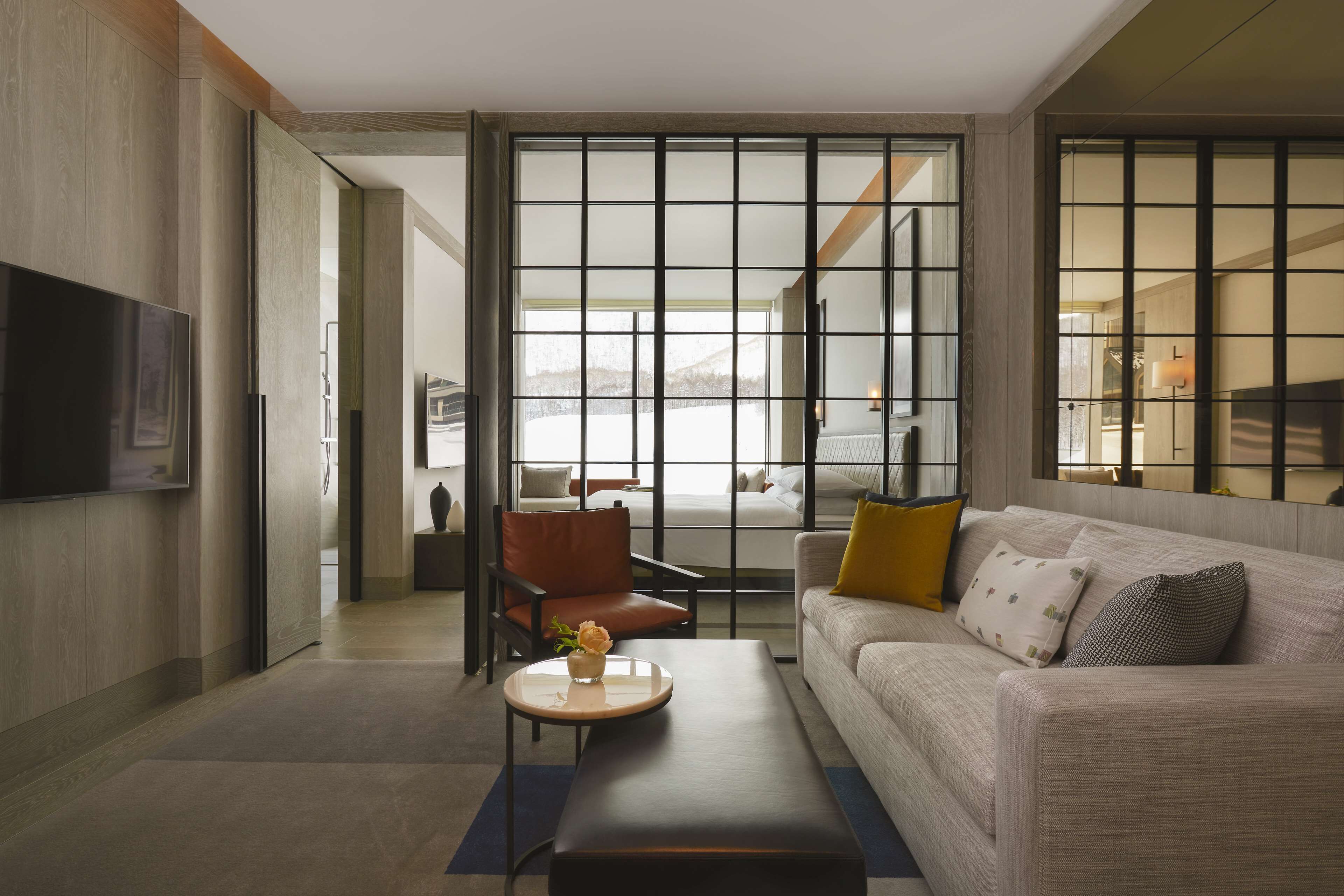 room, 1 king bed, mountain view | 1 bedroom, premium bedding, minibar, in-room safe