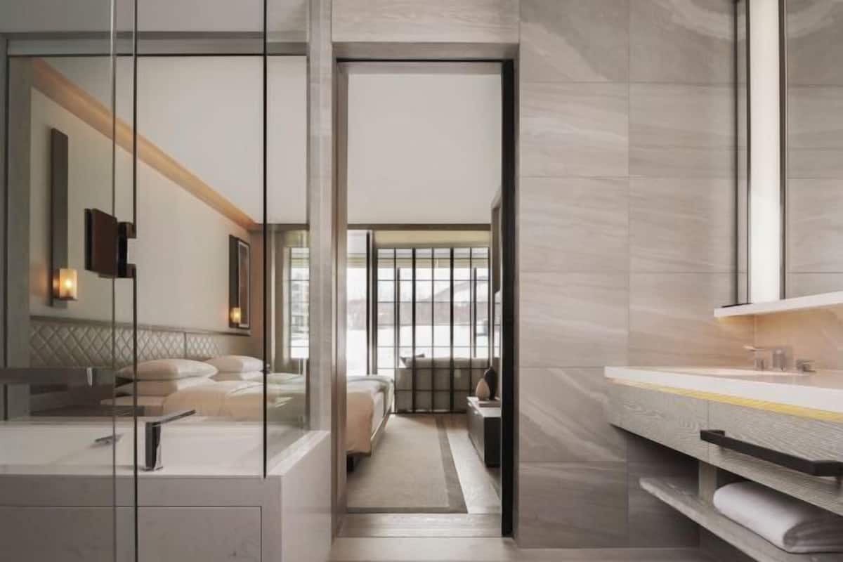1 bedroom, premium bedding, minibar, in-room safe