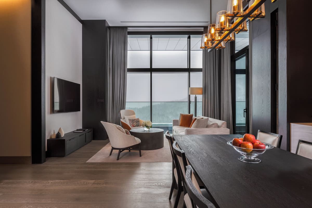 Penthouse, 3 Bedrooms | 1 bedroom, premium bedding, minibar, in-room safe