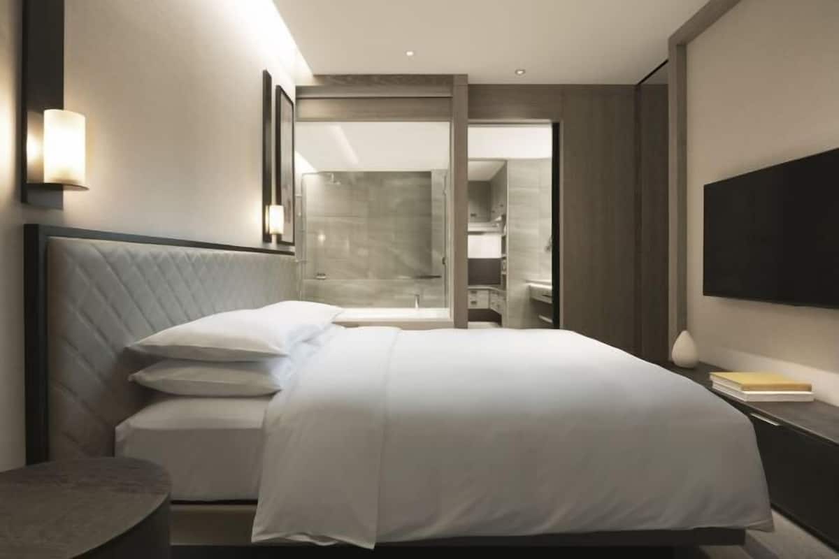 1 bedroom, premium bedding, minibar, in-room safe