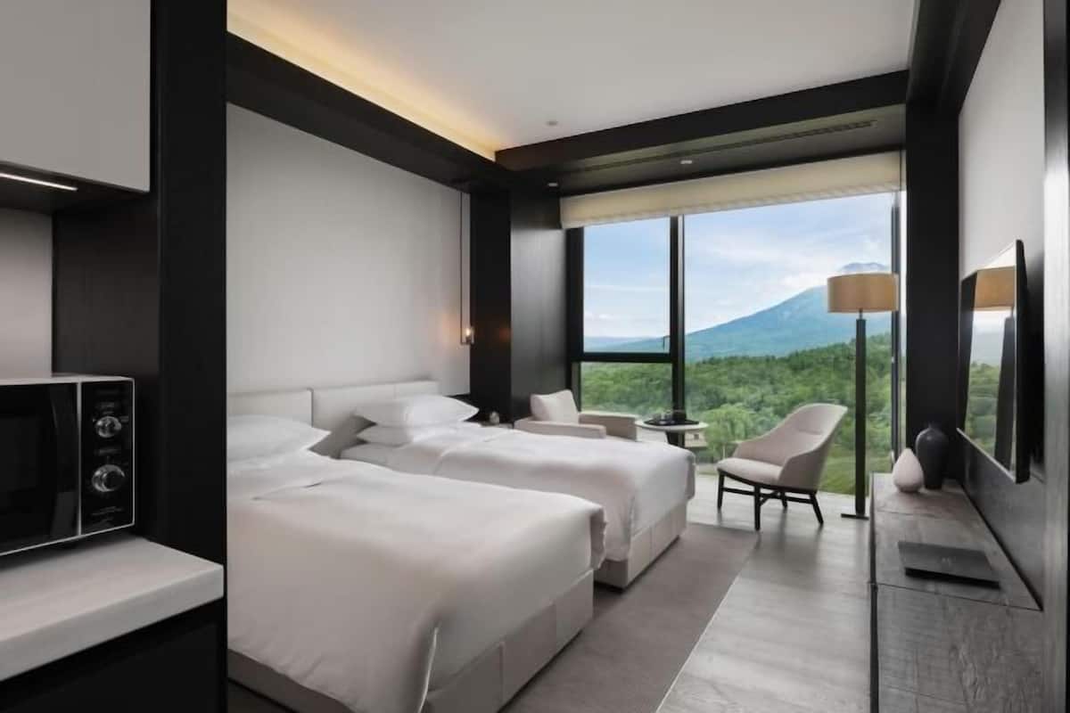 1 bedroom, premium bedding, minibar, in-room safe