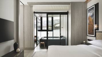 Deluxe Suite, 1 King Bed (Private Onsen) | Premium bedding, minibar, in-room safe, desk