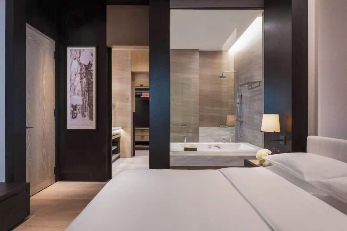 1 bedroom, premium bedding, minibar, in-room safe