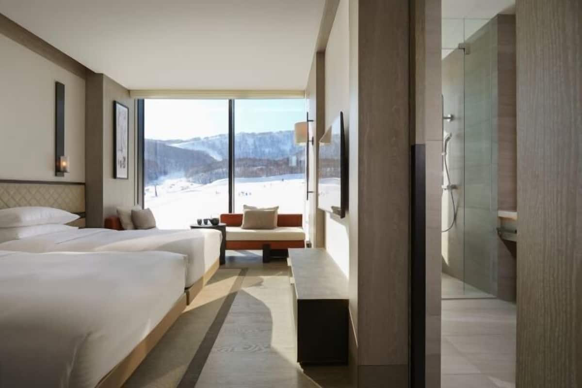 1 bedroom, premium bedding, minibar, in-room safe