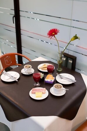 Tägliches inbegriffenes Frühstücksbuffet