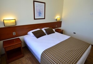 Premium bedding, Select Comfort beds, in-room safe - Tur Hotel Santiago (Santiago)