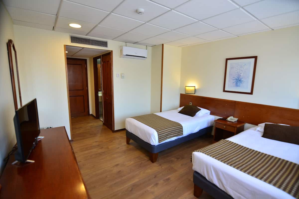 Roupas de cama premium, camas Select Comfort, cofres nos quartos
