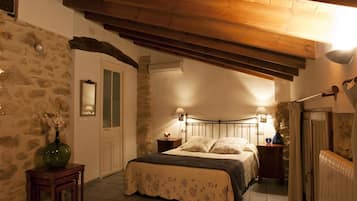 5 habitaciones, tabla de planchar con plancha, wifi y ropa de cama