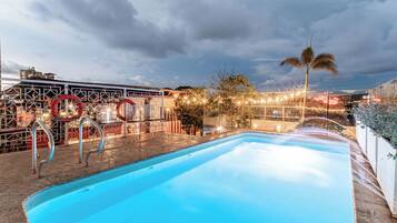 3 outdoor pools, open 6:00 AM to 10:00 PM, pool loungers