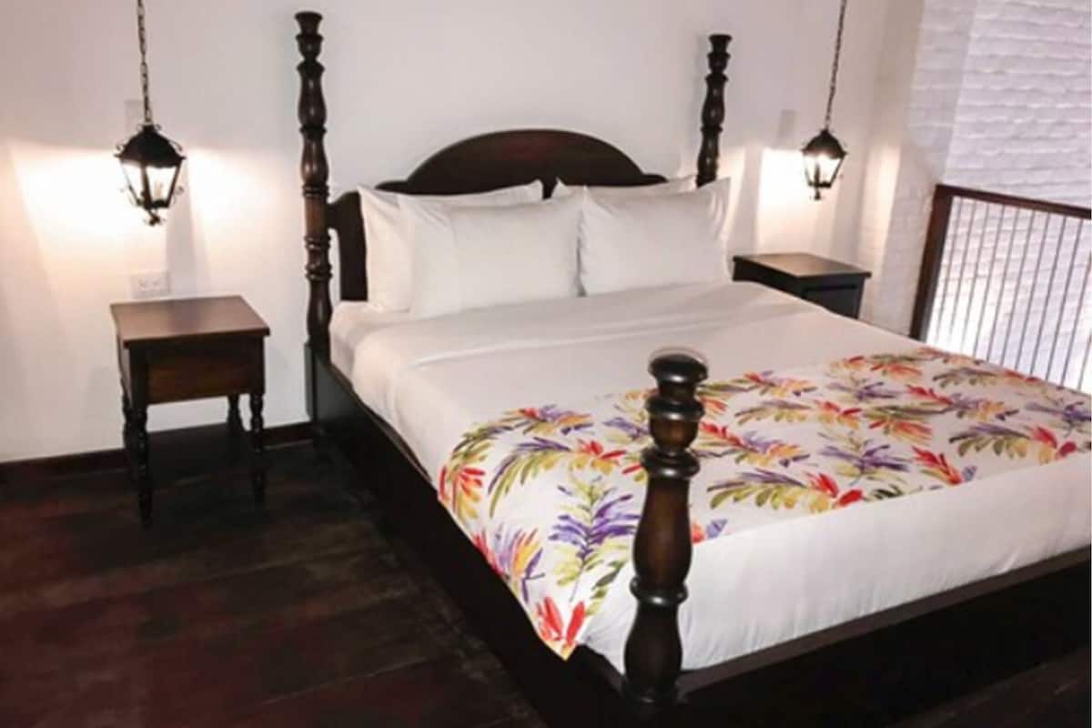 Premium bedding, down duvets, pillow-top beds, minibar
